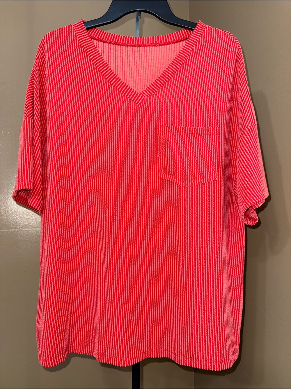 Women’s V-Neck Short Sleeve waffles Tee. Size Large.